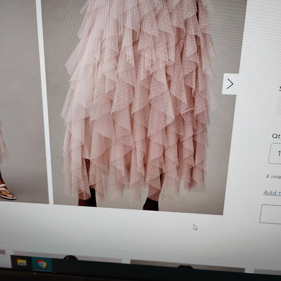 SJP WOULD LOVE!! PINK MESH FEATHERY SKIRT/TUTU SIZE M NWT - Picture 1 of 4